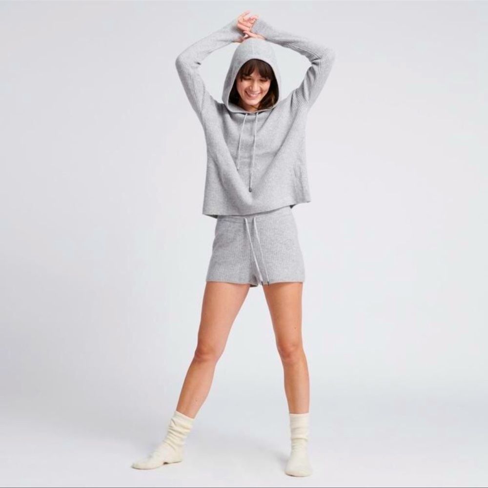 Naadam Luxe Cashmere Ribbed Shorts 
Cement / M